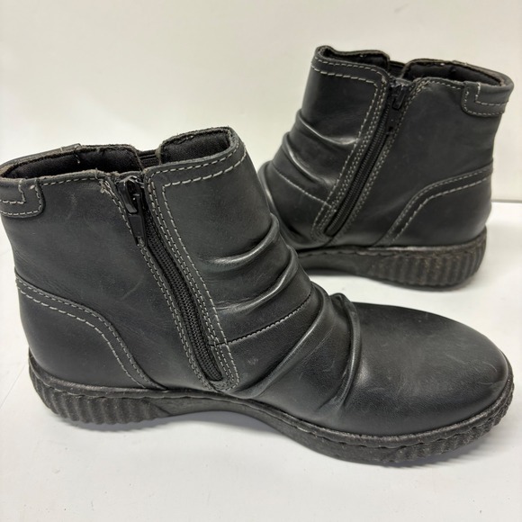 Clarks‎ Caroline Orchid Women's 5.5M Leather Ankle Boots Comfort Ruched Zip - Picture 5 of 8